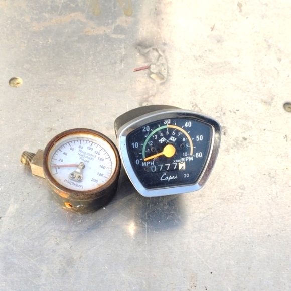 Capri Speedometer and Pressure Gauge - Picture 1 of 2